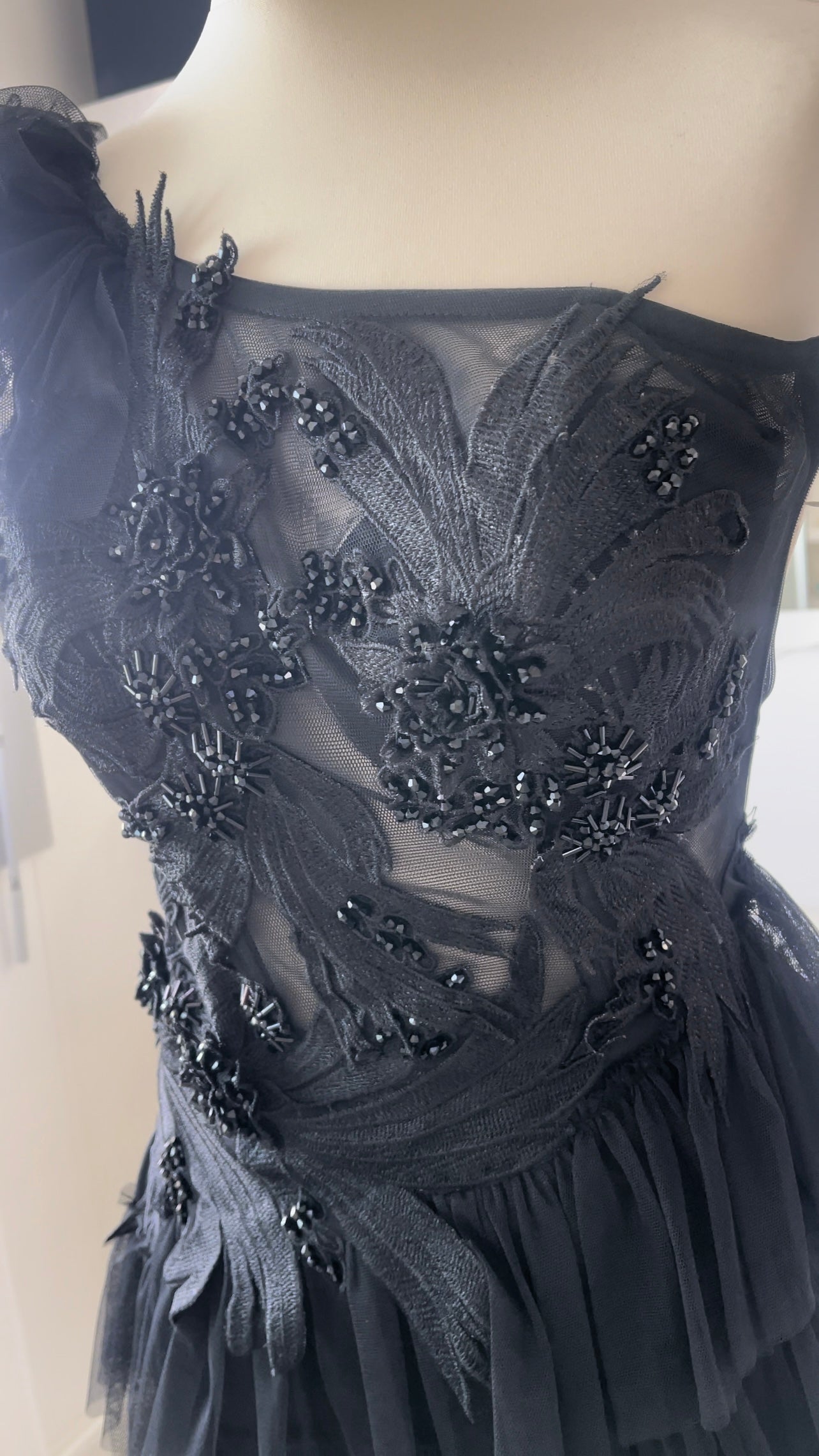 Schwarzes Abendkleid aus Spitze