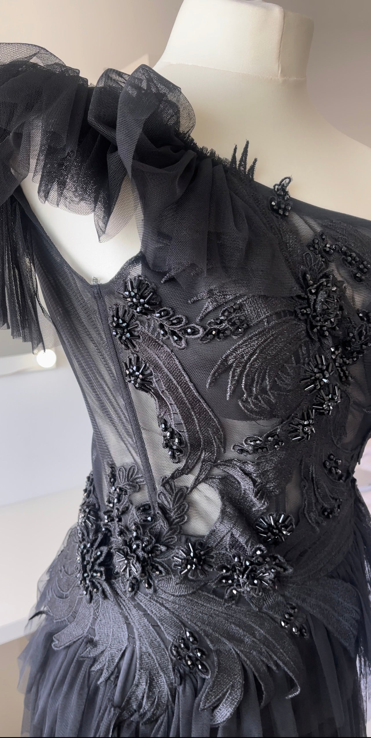 Schwarzes Abendkleid aus Spitze