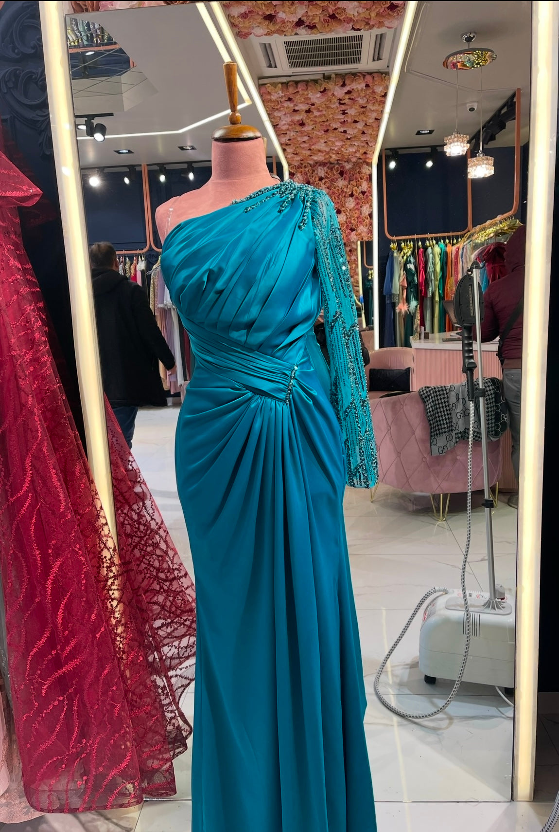 Abby Abendkleid mit einem Ärmel
