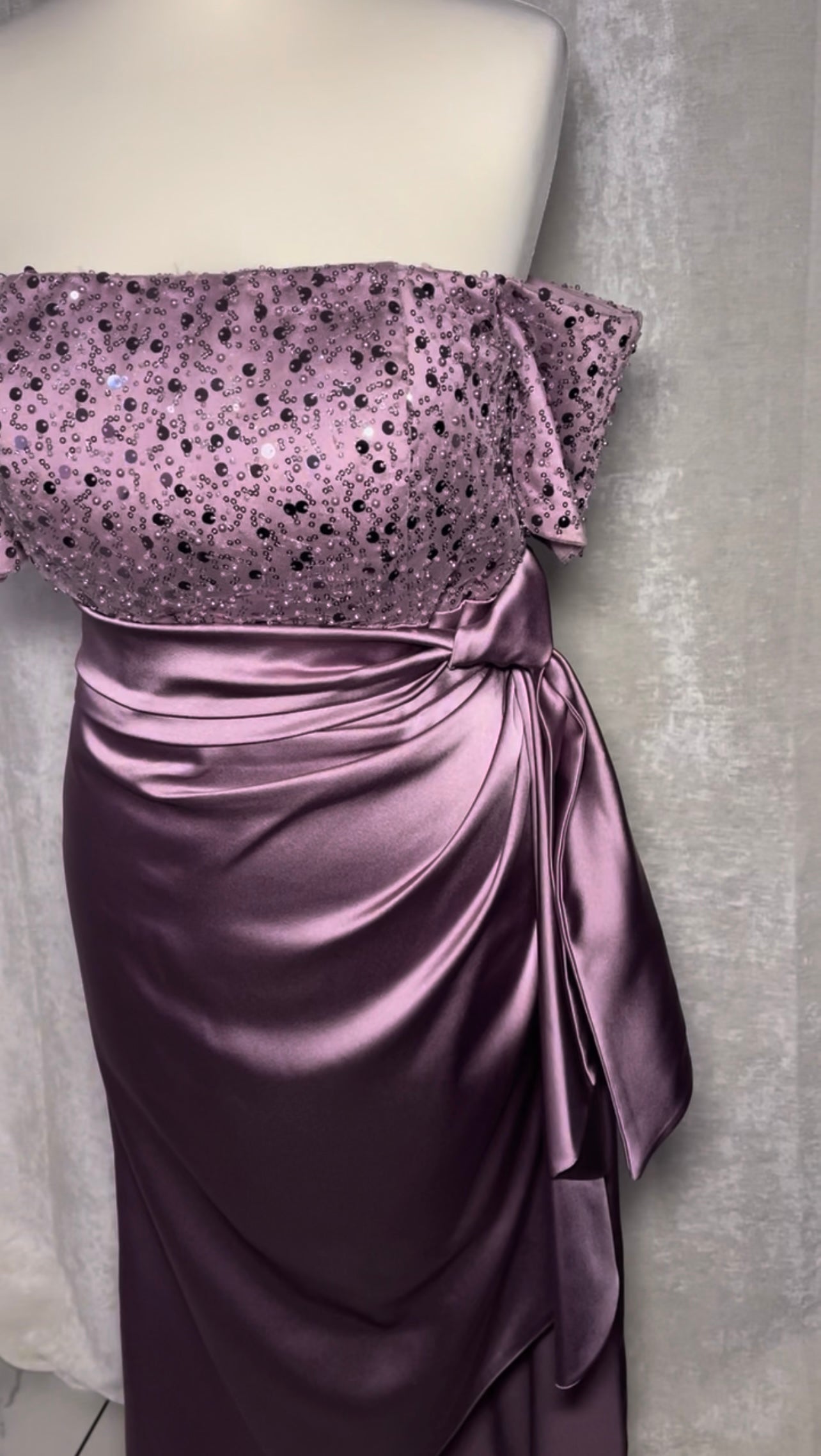 Robe Violette Coupe Asymétrique