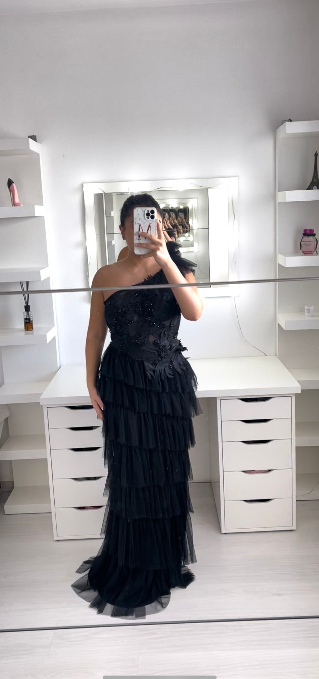 Schwarzes Abendkleid aus Spitze