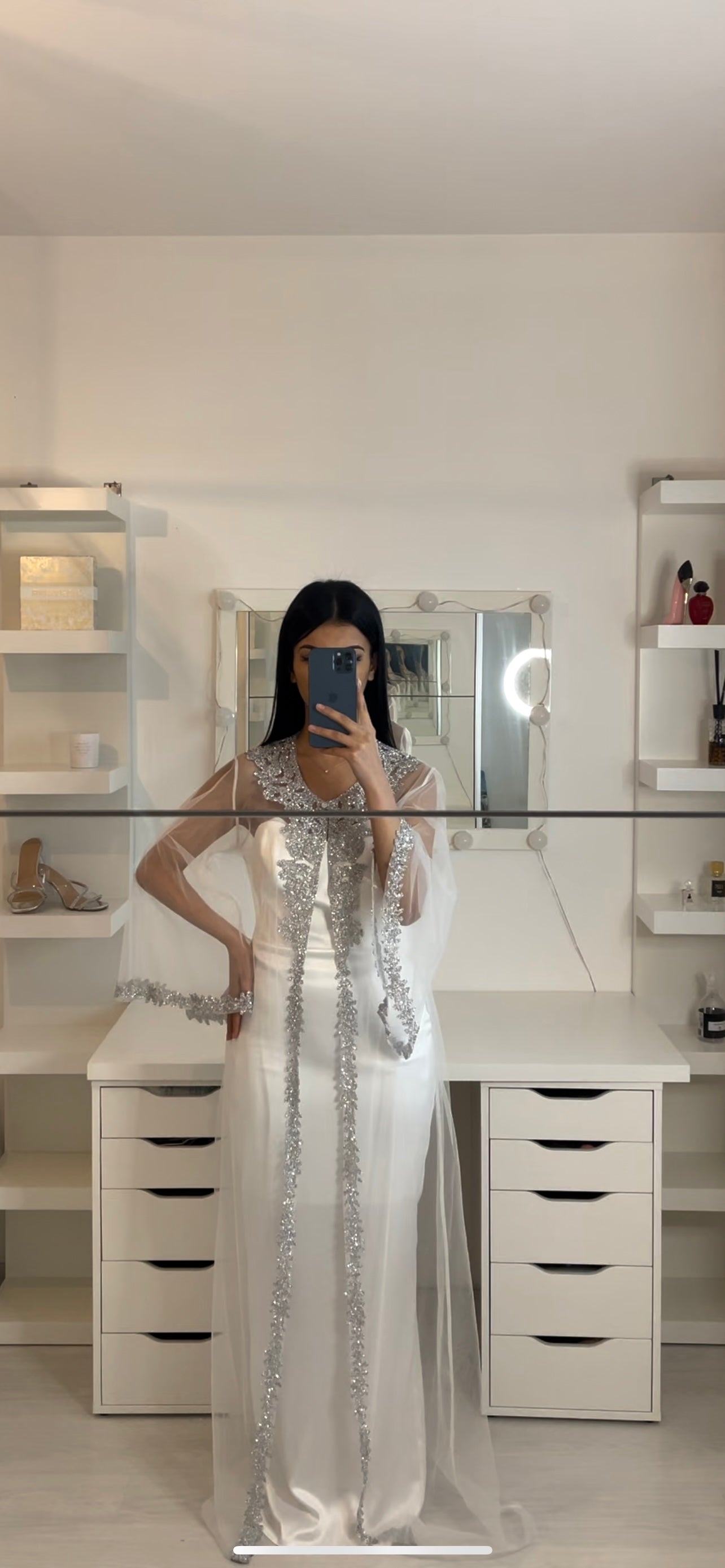 Weiße Abaya