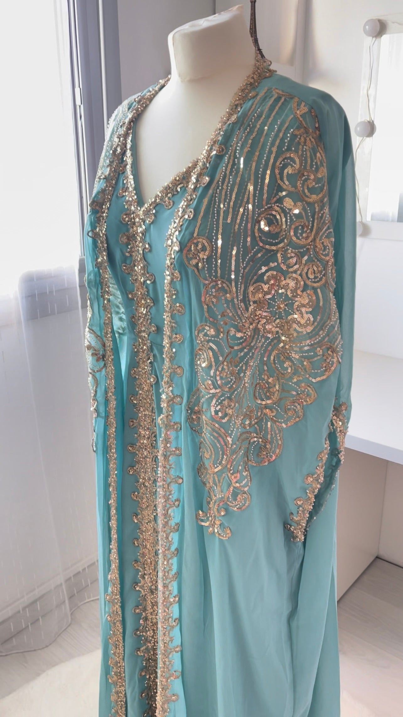 Wassergrüner Kaftan