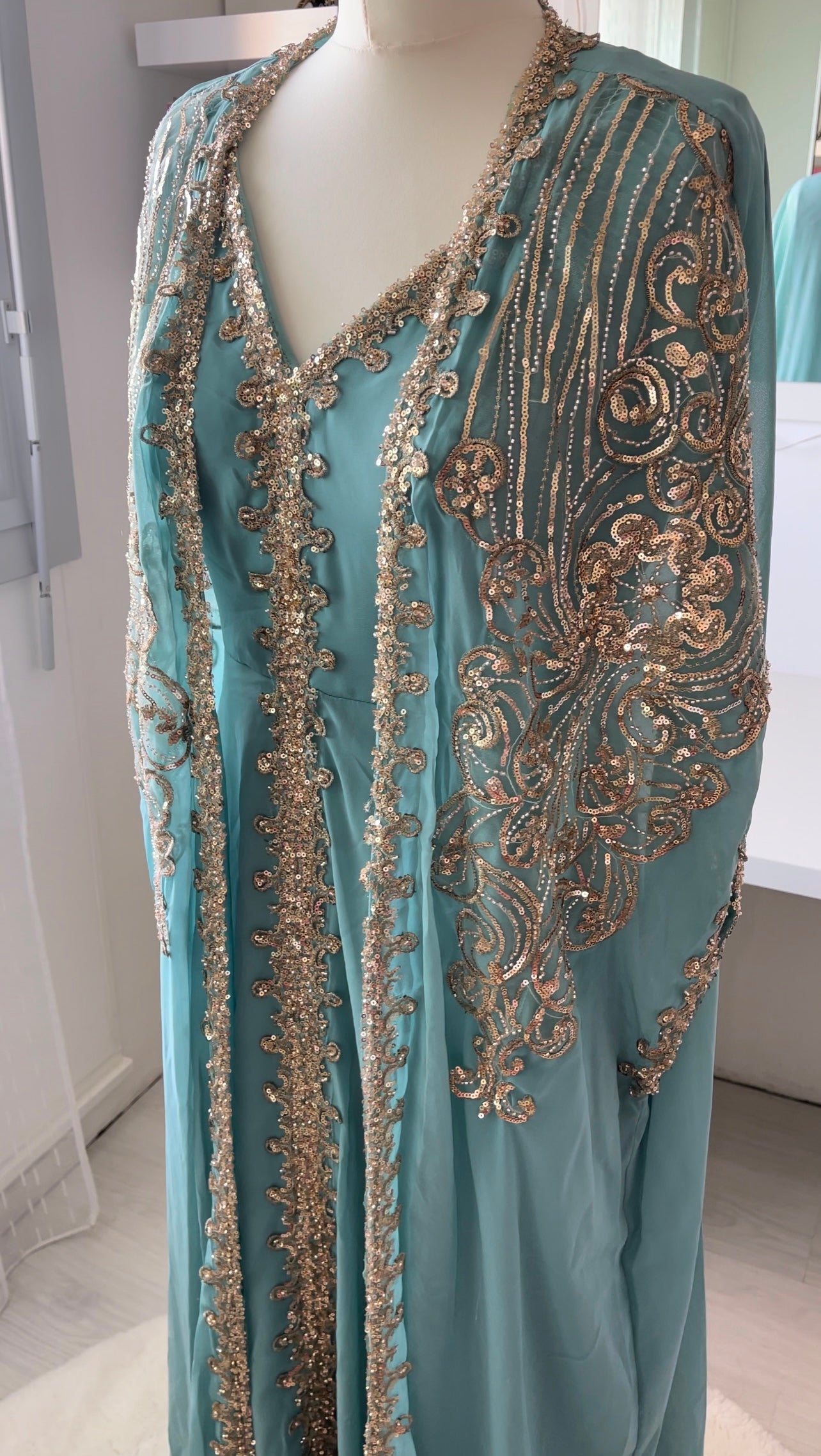 Wassergrüner Kaftan