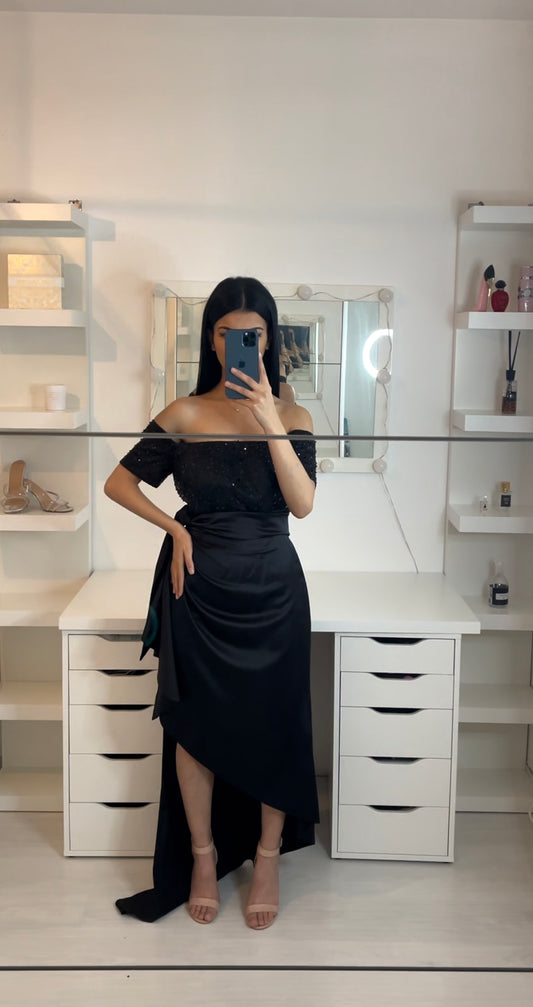 Robe Noir Coupe Asymetrique